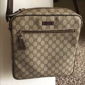 Beautiful GUCCI crossbody messenger bag